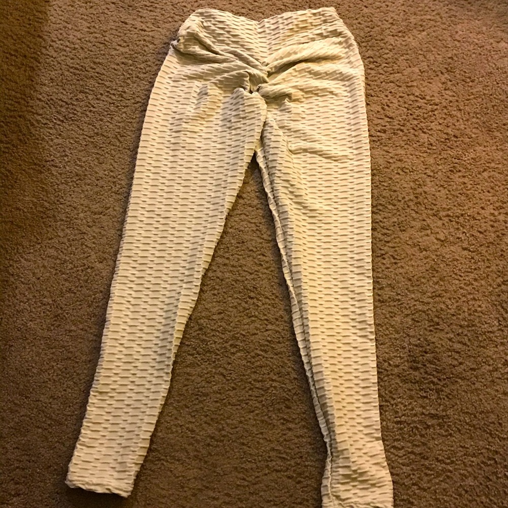 I am selling because these do not fit me.